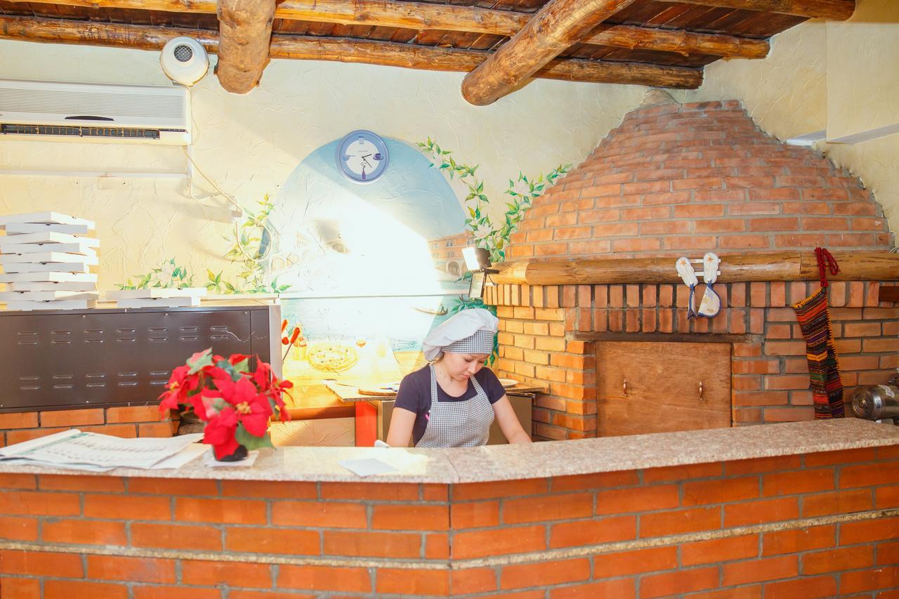 Mini Hotel Venezia Atyraū Esterno foto