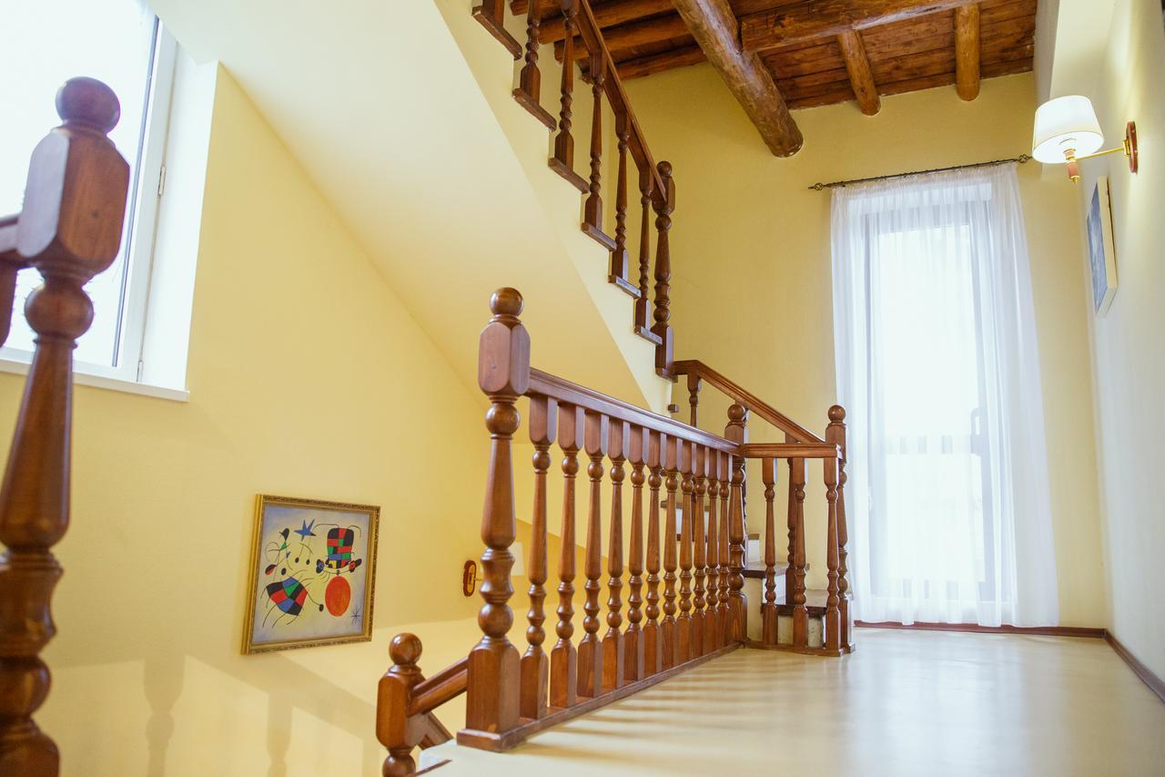Mini Hotel Venezia Atyraū Esterno foto