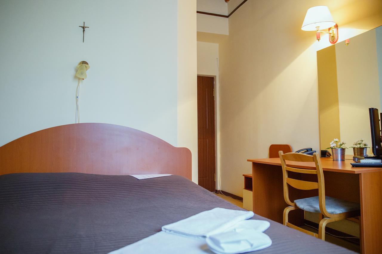 Mini Hotel Venezia Atyraū Esterno foto